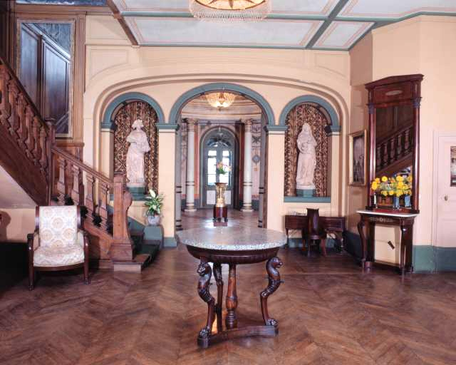 Intérieur : vestibule de face. © Yves Sancey / Région Bourgogne-Franche-Comté, Inventaire du patrimoine - 1995