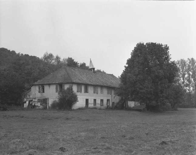 Le presbytère depuis le sud-est. © Jérôme Mongreville / Région Bourgogne-Franche-Comté, Inventaire du patrimoine - 1995