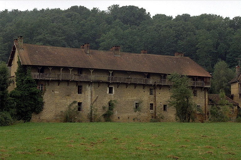 Logement d'ouvriers (D).Façade postérieure longeant la Brenne. © Jérôme Mongreville / Région Bourgogne-Franche-Comté, Inventaire du patrimoine - 1995