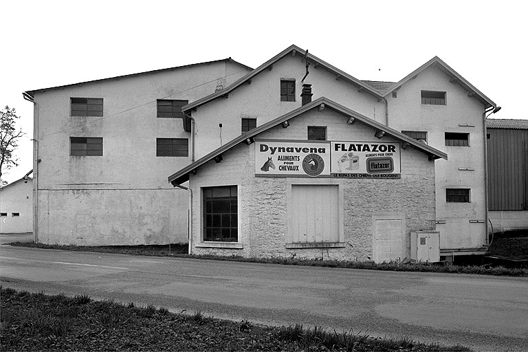 Pignons nord.Anciens bureaux au premier plan et anciennes salles de mouture. © Jérôme Mongreville / Région Bourgogne-Franche-Comté, Inventaire du patrimoine - 1995