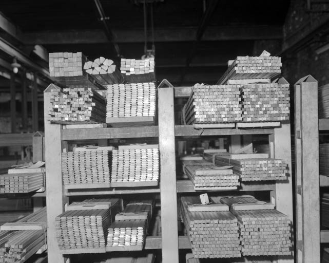 Atelier d'étirage : profilés vus de face. © Yves Sancey / Région Bourgogne-Franche-Comté, Inventaire du patrimoine - 1995