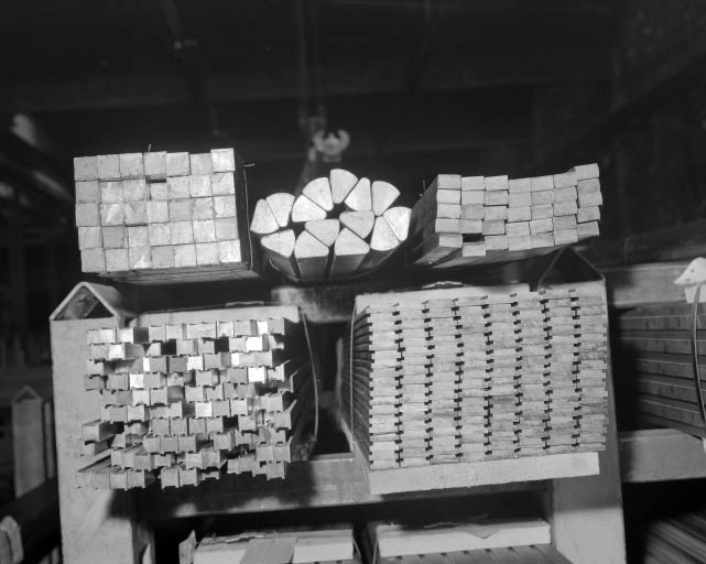 Atelier d'étirage : détail de quelques sections de profilés. © Yves Sancey / Région Bourgogne-Franche-Comté, Inventaire du patrimoine - 1995