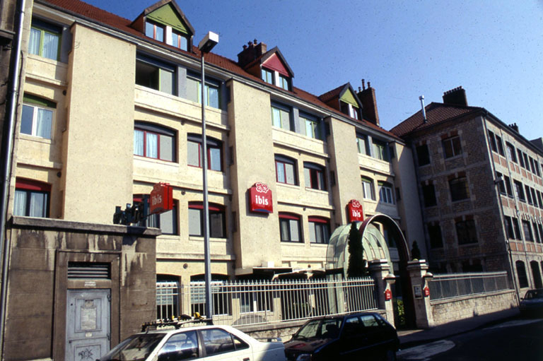 Façade antérieure : de trois quarts gauche. © Jérôme Mongreville / Région Bourgogne-Franche-Comté, Inventaire du patrimoine - 1996