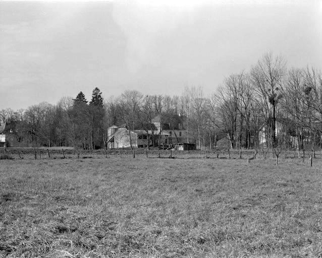 Vue d'ensemble depuis le sud-est. © Jérôme Mongreville / Région Bourgogne-Franche-Comté, Inventaire du patrimoine - 1996