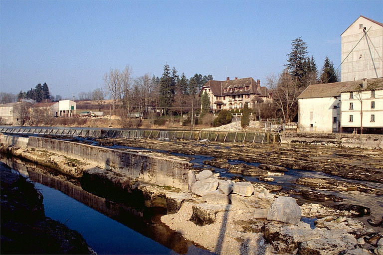 Vue d'ensemble depuis le sud. © Jérôme Mongreville / Région Bourgogne-Franche-Comté, Inventaire du patrimoine - 1996