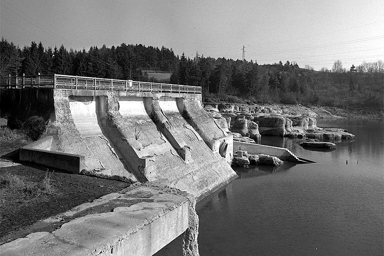 Ouvrage de prise d'eau. © Jérôme Mongreville / Région Bourgogne-Franche-Comté, Inventaire du patrimoine - 1996
