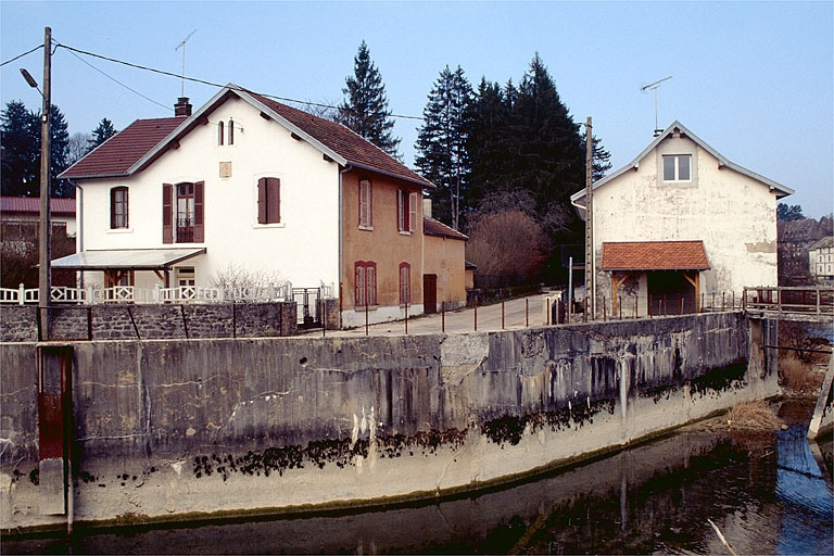 Logements. © Jérôme Mongreville / Région Bourgogne-Franche-Comté, Inventaire du patrimoine - 1996