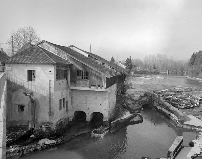 Atelier de fabrication et bâtiment d'eau depuis l'est. © Jérôme Mongreville / Région Bourgogne-Franche-Comté, Inventaire du patrimoine - 1996