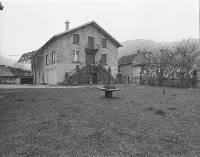 Pignon nord. A droite : four et entrepôt industriel. © Jérôme Mongreville / Région Bourgogne-Franche-Comté, Inventaire du patrimoine - 1996