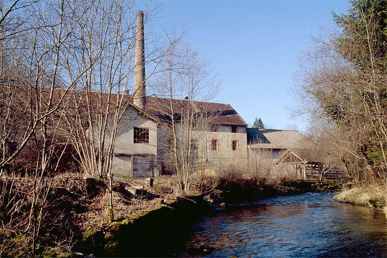 Façades postérieures de l'usine depuis l'est. © Jérôme Mongreville / Région Bourgogne-Franche-Comté, Inventaire du patrimoine - 1996