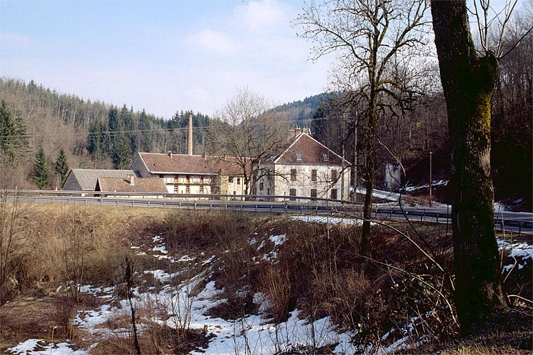 Vue d'ensemble depuis l'ouest. © Jérôme Mongreville / Région Bourgogne-Franche-Comté, Inventaire du patrimoine - 1996