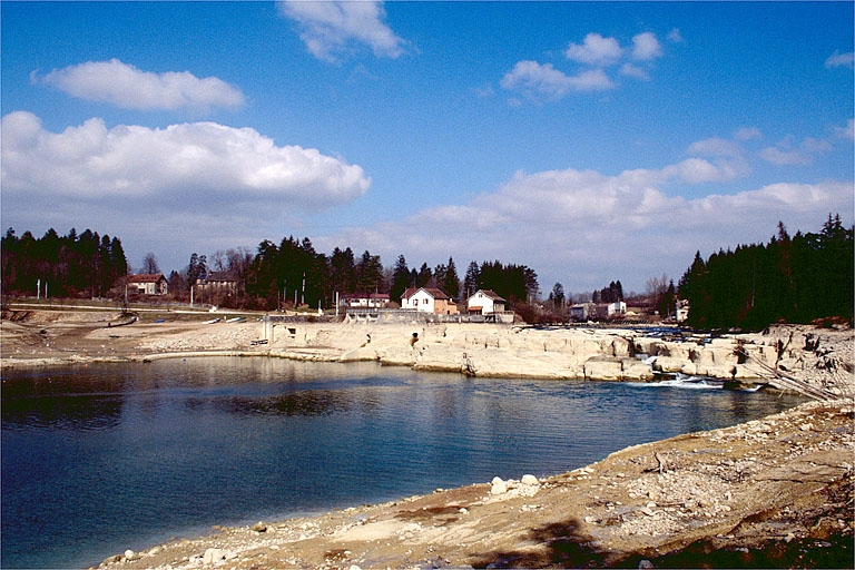 Vue d'ensemble depuis le sud-est. © Jérôme Mongreville / Région Bourgogne-Franche-Comté, Inventaire du patrimoine - 1996