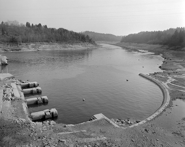 Fondations et bassin d'amortissement. © Jérôme Mongreville / Région Bourgogne-Franche-Comté, Inventaire du patrimoine - 1996