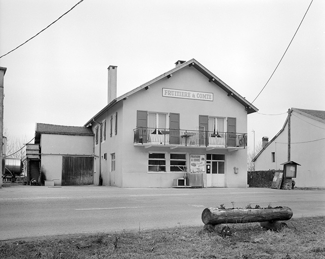 Façade antérieure. © Jérôme Mongreville / Région Bourgogne-Franche-Comté, Inventaire du patrimoine - 1996