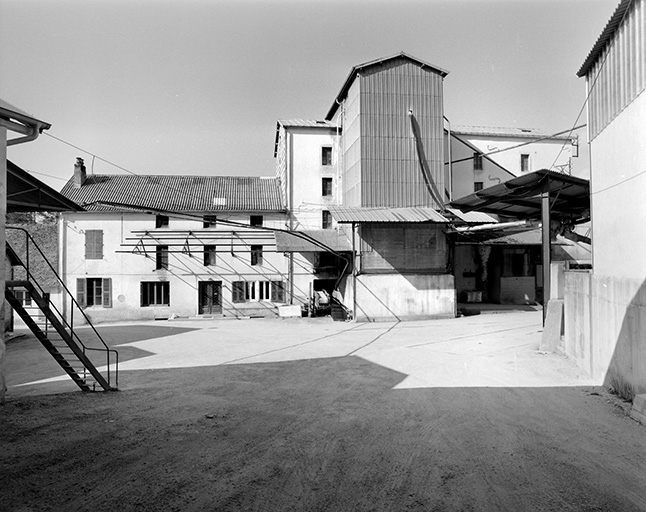 Bureau, atelier de fabrication et silo. © Jérôme Mongreville / Région Bourgogne-Franche-Comté, Inventaire du patrimoine - 1996