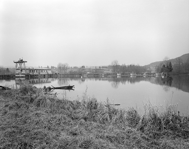 Vue d'ensemble depuis le nord-est. © Jérôme Mongreville / Région Bourgogne-Franche-Comté, Inventaire du patrimoine - 1996