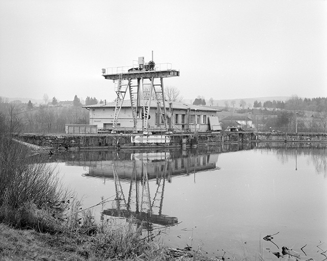 Pont roulant et salle des machines depuis le nord-est. © Jérôme Mongreville / Région Bourgogne-Franche-Comté, Inventaire du patrimoine - 1996
