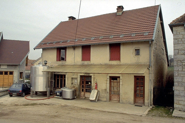 Façade antérieure. © Jérôme Mongreville / Région Bourgogne-Franche-Comté, Inventaire du patrimoine - 1996