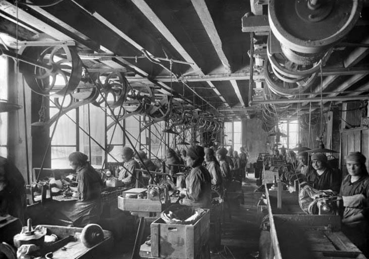 Intérieur de l'atelier de polissage. © Jérôme  Mongreville (reproduction), Jules Manias / Région Bourgogne-Franche-Comté, Inventaire du patrimoine - 1996