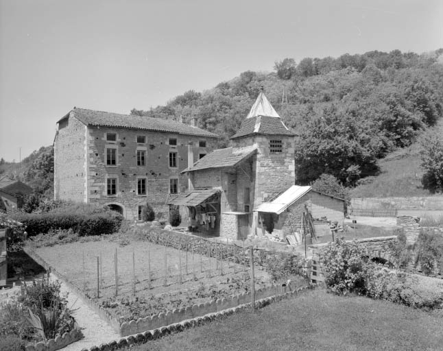 Vue d'ensemble depuis le sud. © Jérôme Mongreville / Région Bourgogne-Franche-Comté, Inventaire du patrimoine - 1996