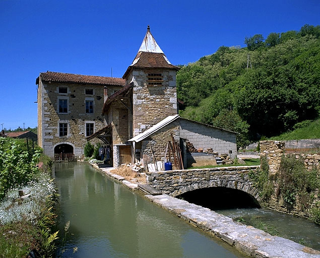 Atelier de fabrication et pigeonnier. © Jérôme Mongreville / Région Bourgogne-Franche-Comté, Inventaire du patrimoine - 1996
