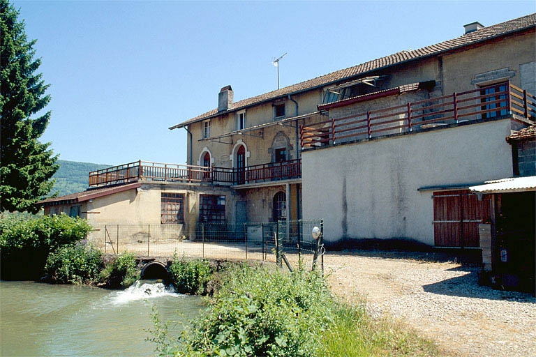Façade postérieure. © Jérôme Mongreville / Région Bourgogne-Franche-Comté, Inventaire du patrimoine - 1996 Façade postérieure. © Jérôme Mongreville / Région Bourgogne-Franche-Comté, Inventaire du patrimoine - 1996