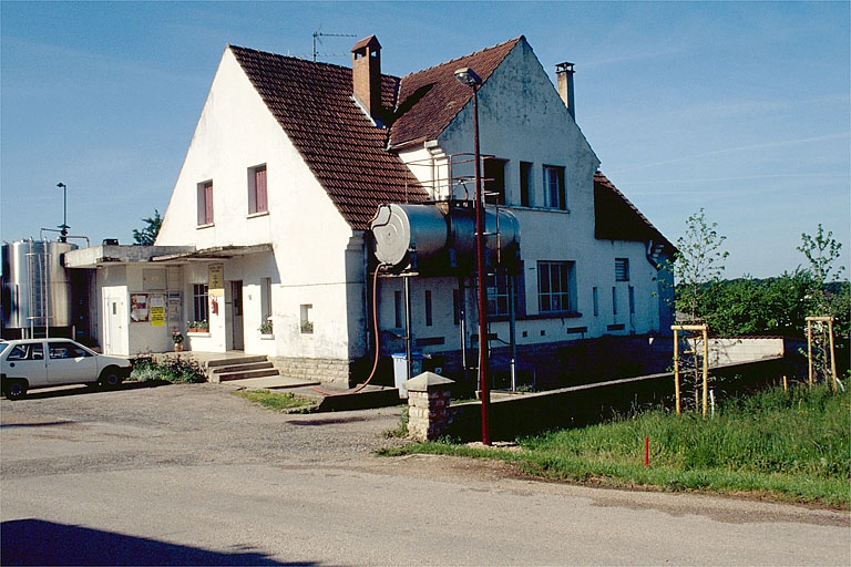 Vue d'ensemble depuis le nord-ouest. © Jérôme Mongreville / Région Bourgogne-Franche-Comté, Inventaire du patrimoine - 1996