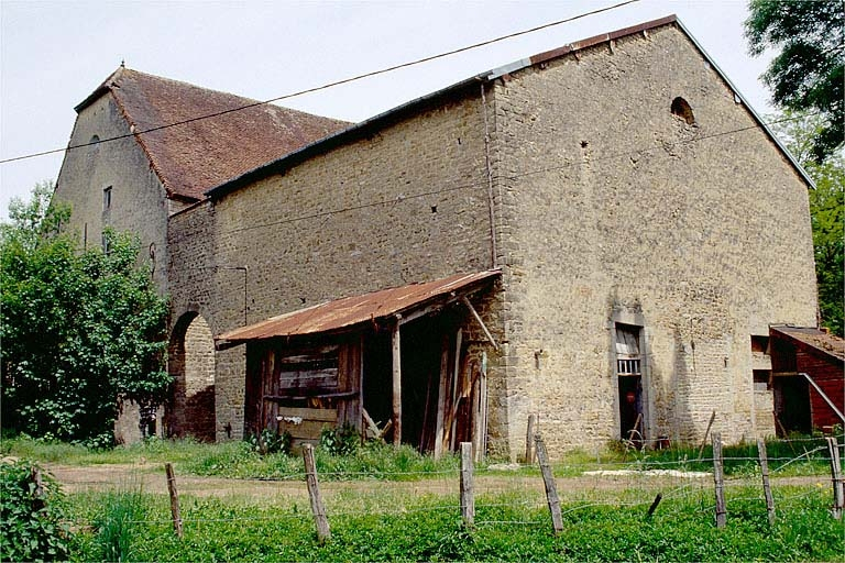 Façade antérieure de trois quarts droite. © Jérôme Mongreville / Région Bourgogne-Franche-Comté, Inventaire du patrimoine - 1996