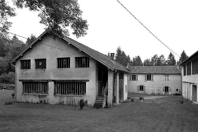 Vue d'ensemble depuis l'est. © Jérôme Mongreville / Région Bourgogne-Franche-Comté, Inventaire du patrimoine - 1996