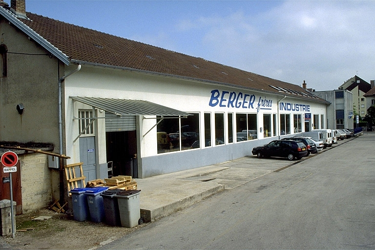 Vue d'ensemble depuis le sud-est. © Jérôme Mongreville / Région Bourgogne-Franche-Comté, Inventaire du patrimoine - 1996
