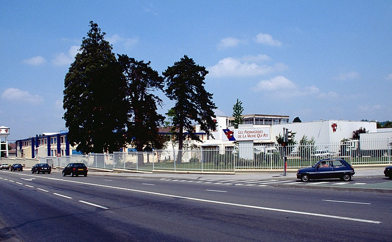Vue d'ensemble depuis le sud-est. © Jérôme Mongreville / Région Bourgogne-Franche-Comté, Inventaire du patrimoine - 1996