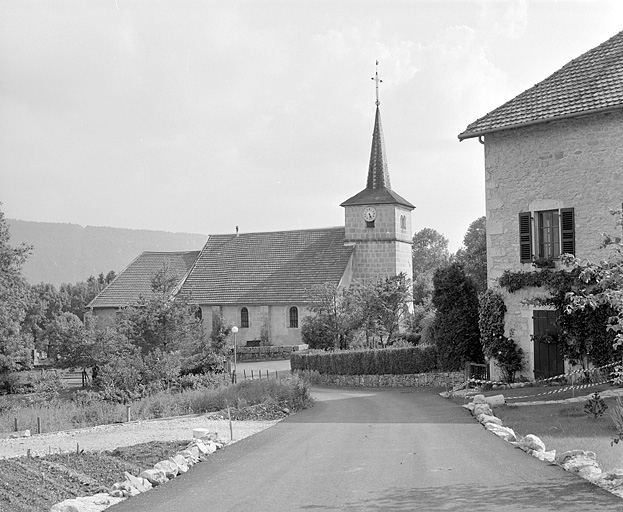 Vue de situation depuis le nord-ouest. © Yves Sancey / Région Bourgogne-Franche-Comté, Inventaire du patrimoine - 1996