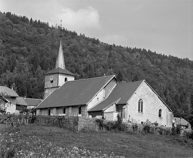 Vue générale depuis le sud-est. © Yves Sancey / Région Bourgogne-Franche-Comté, Inventaire du patrimoine - 1996
