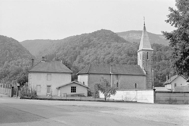 Vue de situation depuis le nord-est. © Yves Sancey / Région Bourgogne-Franche-Comté, Inventaire du patrimoine - 1996