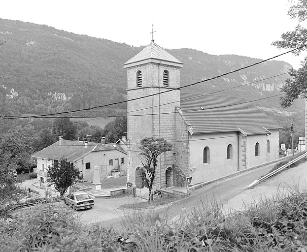 Vue de situation depuis le sud-est. © Yves Sancey / Région Bourgogne-Franche-Comté, Inventaire du patrimoine - 1996