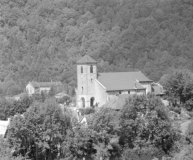 Vue de situation depuis le sud-ouest. © Yves Sancey / Région Bourgogne-Franche-Comté, Inventaire du patrimoine - 1996