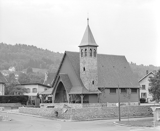 Façade ouest et face sud. © Yves Sancey / Région Bourgogne-Franche-Comté, Inventaire du patrimoine - 1996