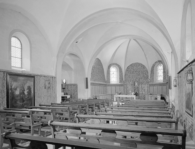Elévation nord de la nef et du choeur vue depuis l'angle sud-ouest. © Yves Sancey / Région Bourgogne-Franche-Comté, Inventaire du patrimoine - 1996