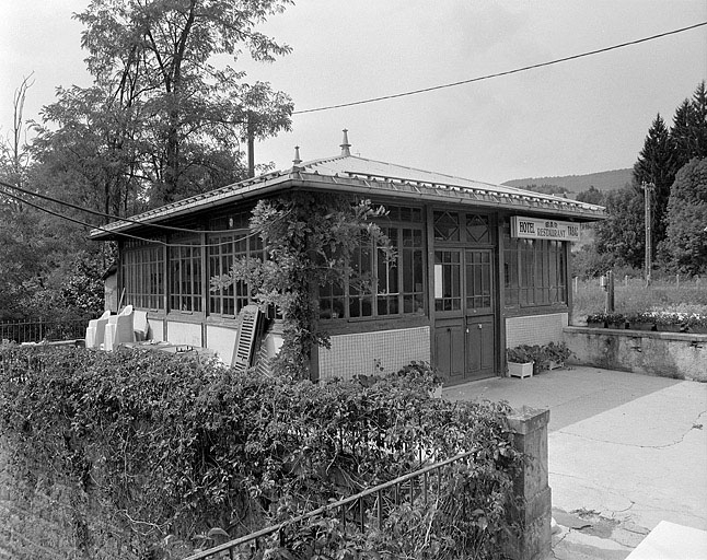 La salle de bal vue de trois quarts. © Jérôme Mongreville / Région Bourgogne-Franche-Comté, Inventaire du patrimoine - 1996