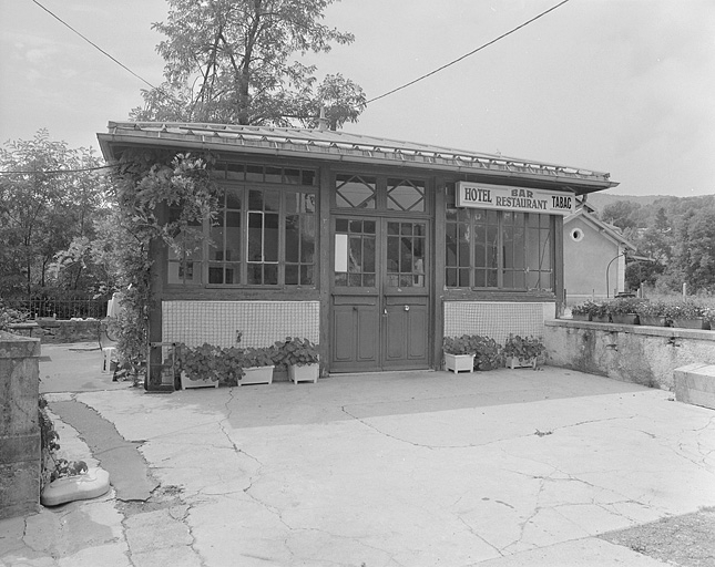 La guinguette : salle de bal, façade antérieure. © Jérôme Mongreville / Région Bourgogne-Franche-Comté, Inventaire du patrimoine - 1996