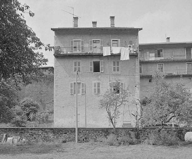 Façade postérieure de l'hôtel. © Jérôme Mongreville / Région Bourgogne-Franche-Comté, Inventaire du patrimoine - 1996