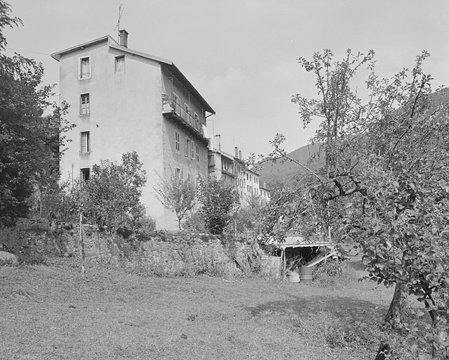 Face droite et façade postérieure. © Jérôme Mongreville / Région Bourgogne-Franche-Comté, Inventaire du patrimoine - 1996