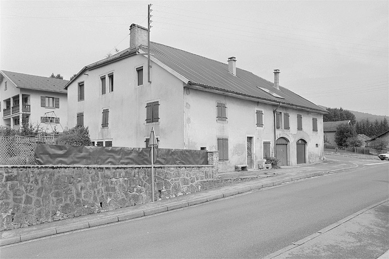 Face sud et façade sur rue. © Jérôme Mongreville / Région Bourgogne-Franche-Comté, Inventaire du patrimoine - 1996