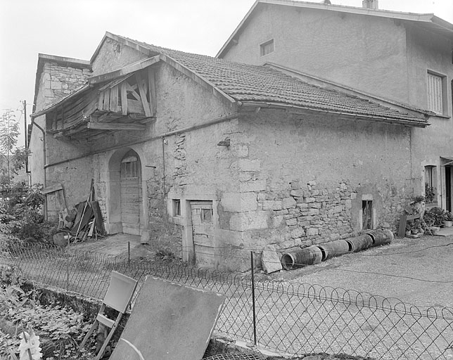 Face latérale et façade postérieure. © Jérôme Mongreville / Région Bourgogne-Franche-Comté, Inventaire du patrimoine - 1996