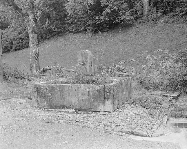 Hameau de Pratz, fontaine. © Jérôme Mongreville / Région Bourgogne-Franche-Comté, Inventaire du patrimoine - 1996