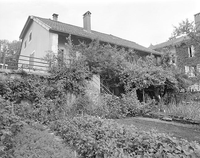 Façade postérieure de l'ancienne maison commune. © Jérôme Mongreville / Région Bourgogne-Franche-Comté, Inventaire du patrimoine - 1996