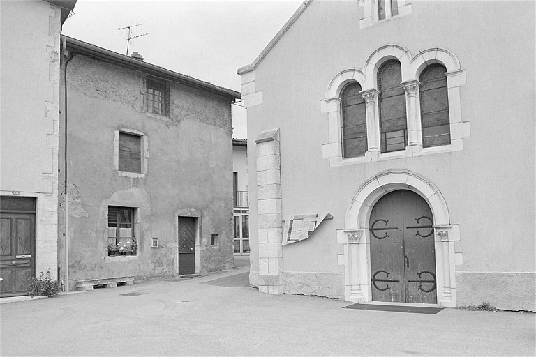 Façade antérieure, vue de trois quarts. © Jérôme Mongreville / Région Bourgogne-Franche-Comté, Inventaire du patrimoine - 1996