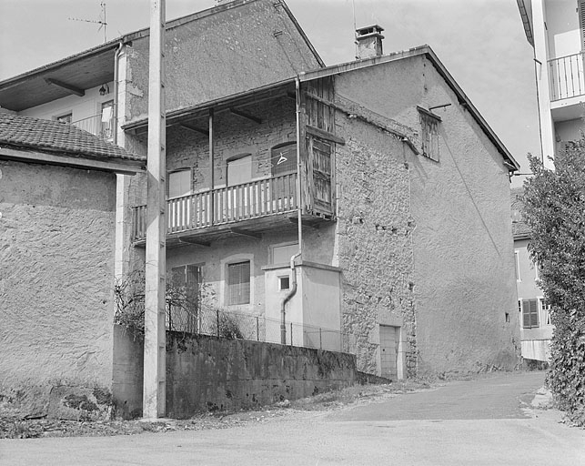 Façade postérieure et face gauche. © Jérôme Mongreville / Région Bourgogne-Franche-Comté, Inventaire du patrimoine - 1996