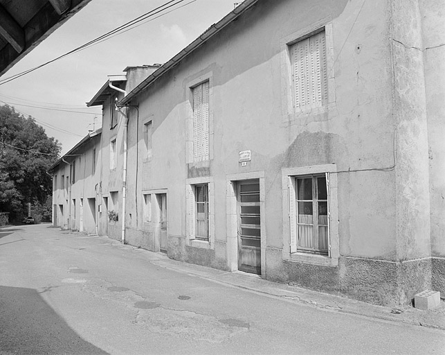 Façade de la ferme sur la rue. © Jérôme Mongreville / Région Bourgogne-Franche-Comté, Inventaire du patrimoine - 1996