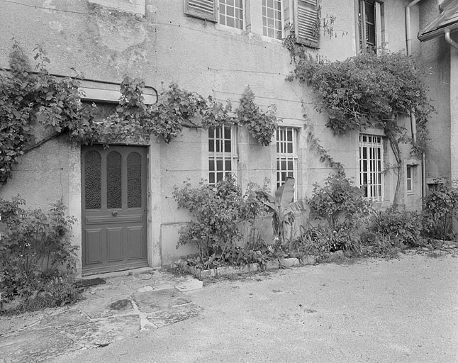 Façade antérieure, partie droite. © Jérôme Mongreville / Région Bourgogne-Franche-Comté, Inventaire du patrimoine - 1996